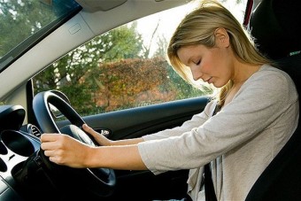 Okos biztonsági öv az elalvásos balesetekre