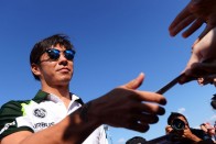 F1: Alonso a tömeggel szelfizett a Hungaroringen 82