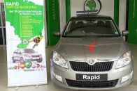 Egyedi kipufogóval, színezett tetővel, tolatóradarral és egyéb finomságokkal érkezik a Škoda Rapid World Cup Edition - de csak Nepálban.