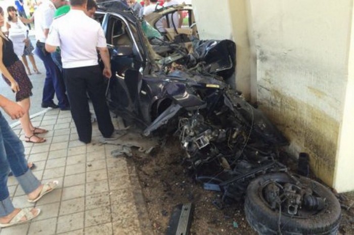 Kinyílt a BMW, mint egy konzervdoboz 10