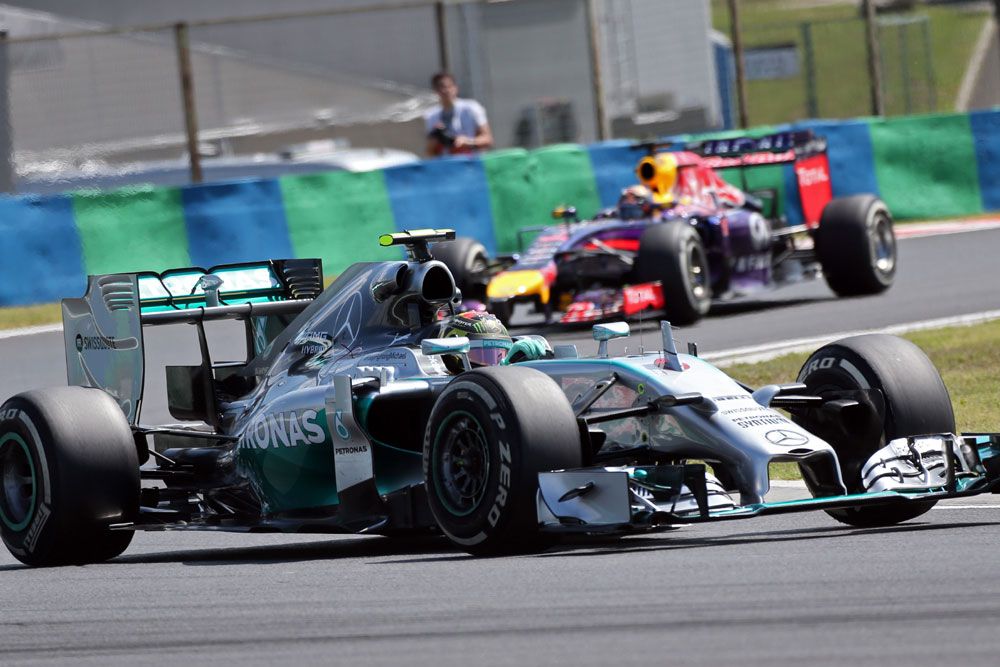 F1: Hamilton az élen, Rosberg századokra 6