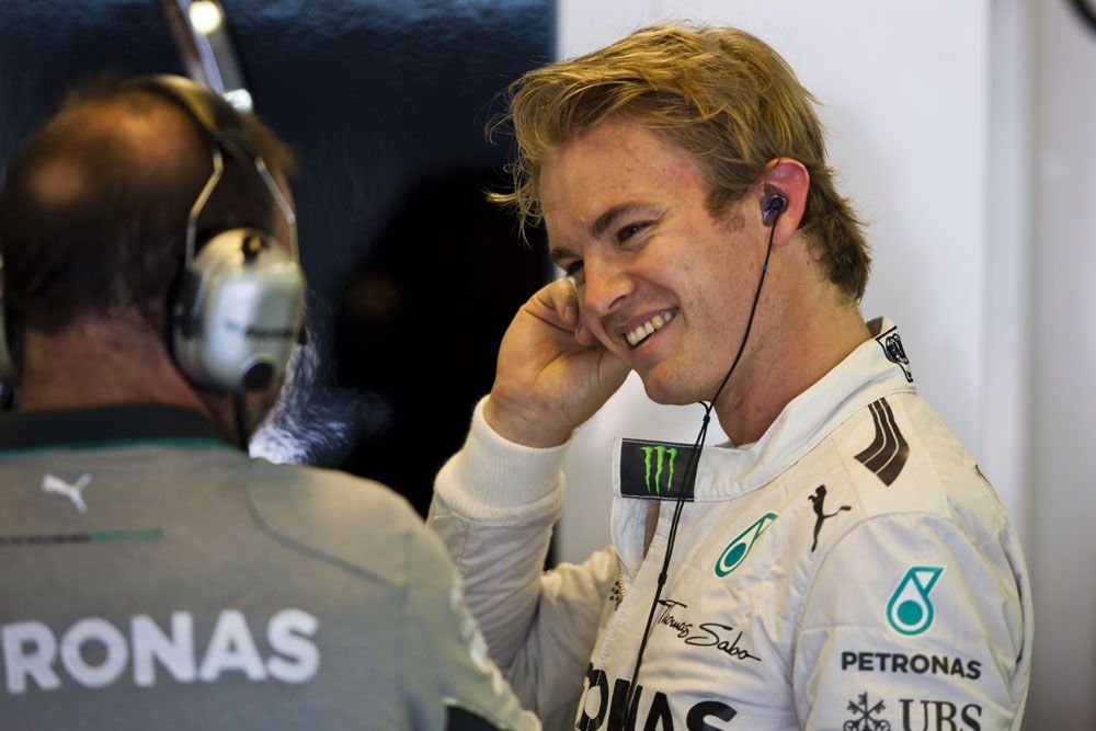 F1: Hamilton az élen, Rosberg századokra 15
