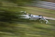 F1: Hamilton az élen, Rosberg századokra 40