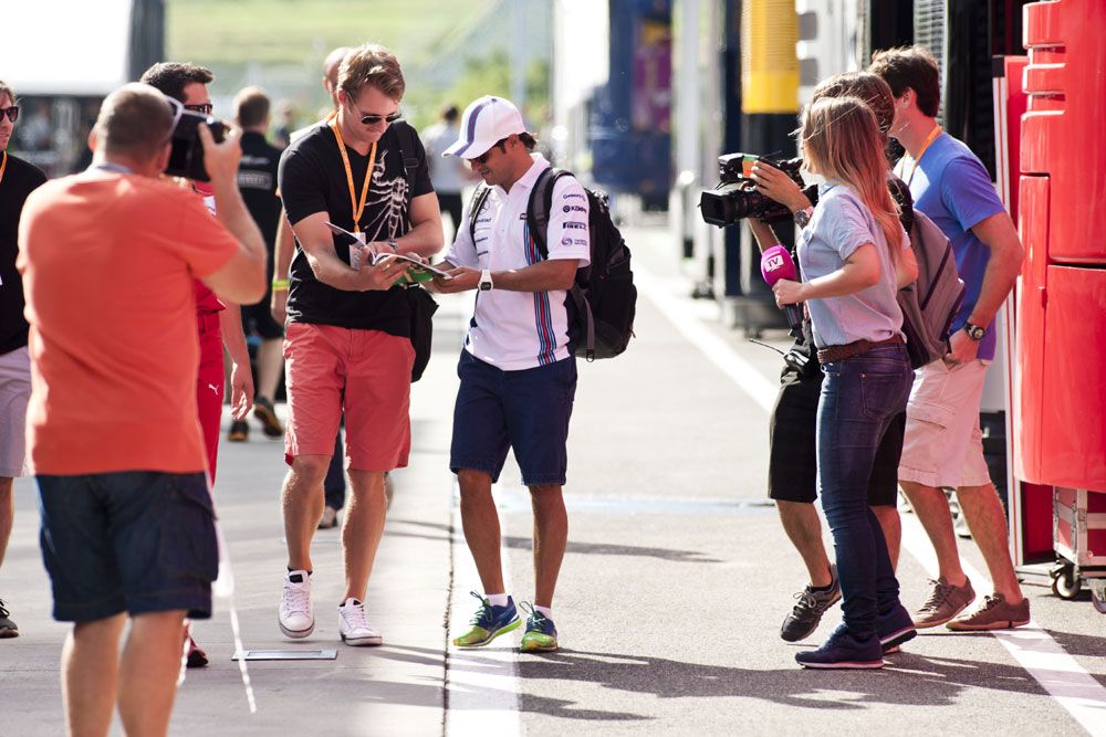 F1: Rendetlenkednek az autók Mogyoródon 17