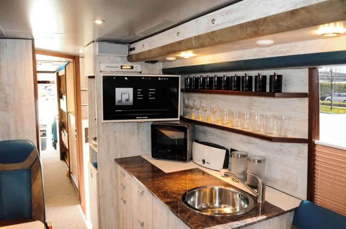 A társalgóban minden van, ami szükséges a koncertek utáni pihenéshez 