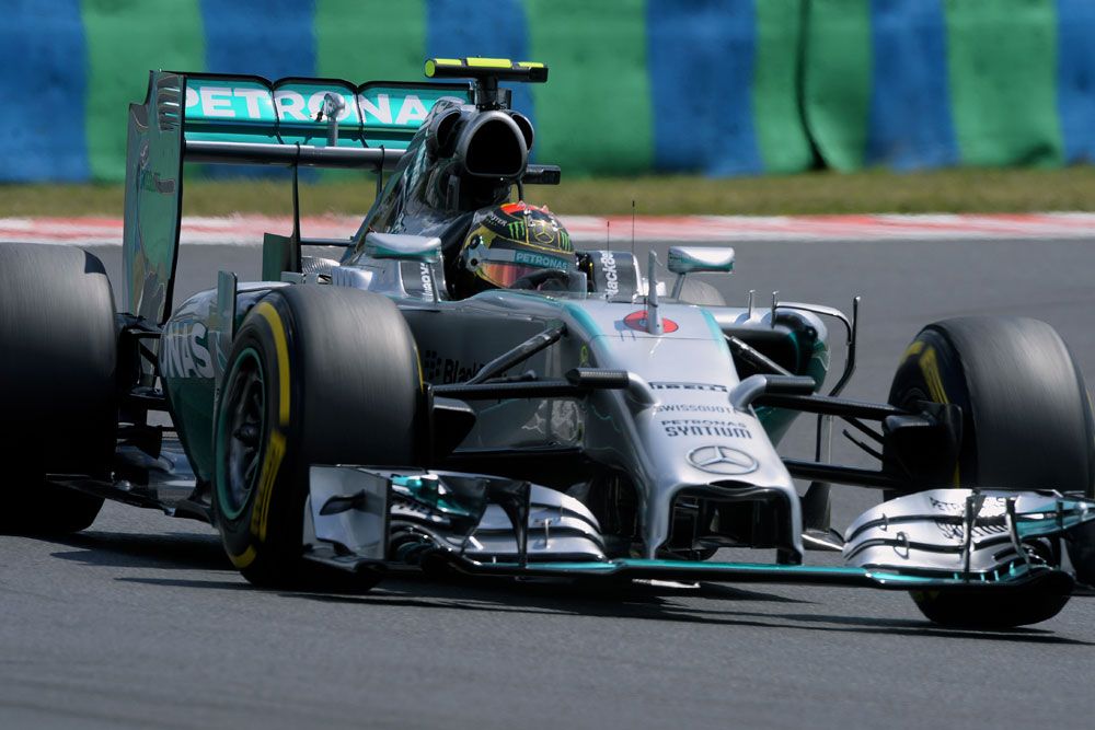 F1: Hamilton égett a Hungaroringen, Rosbergé a pole 3