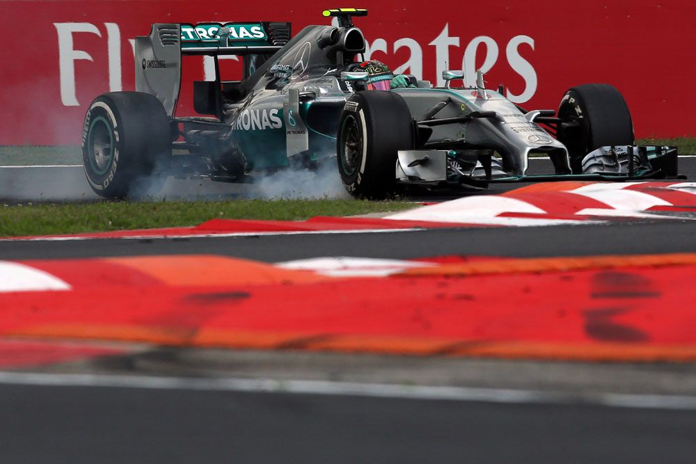 F1: Hamilton égett a Hungaroringen, Rosbergé a pole 18