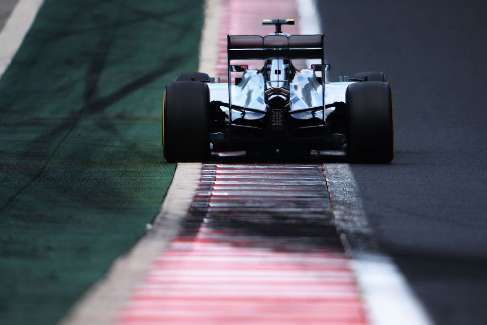 F1: Hamilton égett a Hungaroringen, Rosbergé a pole 24