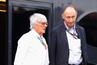 F1: Ecclestone-t fúrja a Mercedes 76