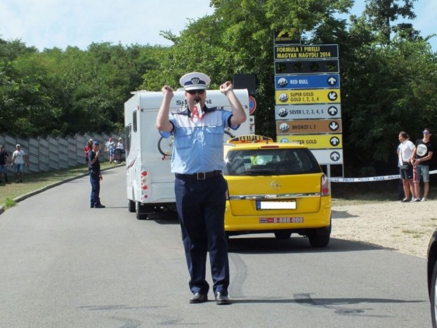 Alvás közben fosztogatták az F1-szurkolókat 7 | Vezess Alvás közben fosztogatták az F1-szurkolókat 7