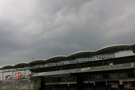 F1: Ecclestone visszavonulót fújt 71