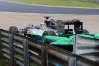 F1: A Mercedes újra hangosítana 72