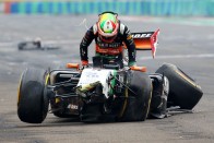 F1: Ecclestone visszavonulót fújt 88