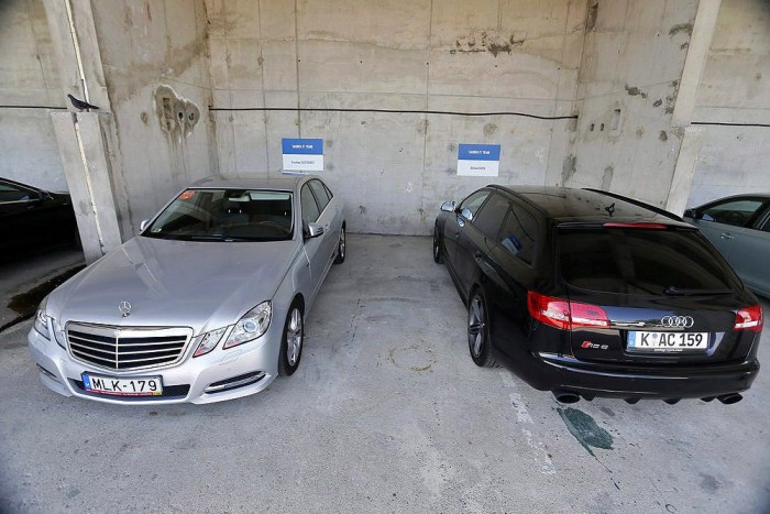 Rosberg autója modellfrissítés utáni E-osztály, ez sauberes kollégájáé