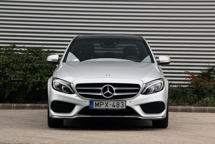 Kétféle orral is kapható, ezen éppen az óriási csillagos változat díszlik