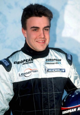 33. születésnapját ünnepli Fernando Alonso 23 A Minardi csapatnál töltött első év nyomás nélkül, a tanulásról szólt, de Alonso már ekkor megmutatta, hogy több átlagos F1-es pilótától