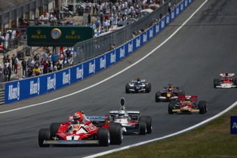 F1: Veteránokkal dobják fel a Szingapúri Nagydíjat