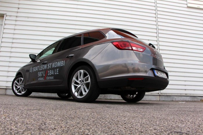 Jól sikerült a puttonyosítás, a megnövekedett hátsót sikerült szépen belesimítani a formatervbe. 