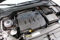 Népszerű TDI motor, népszerű fogyasztással, a 105 lóerős kivitel gyárilag megadott mérés alapján 3,8 litert fogyaszt százon, a valós életben ez bőven öt liter alatt tartható értéket jelent.