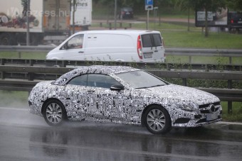 Érkezik a Mercedes legmenőbb kabriója