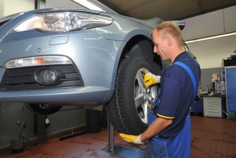 Tízből egy autós nyáron is téli gumival jár