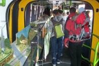 Az öko-buszban egy hatalmas terepasztal is megtekinthető volt, mely az Ikarus 280 elejétől a végig betöltötte a teret