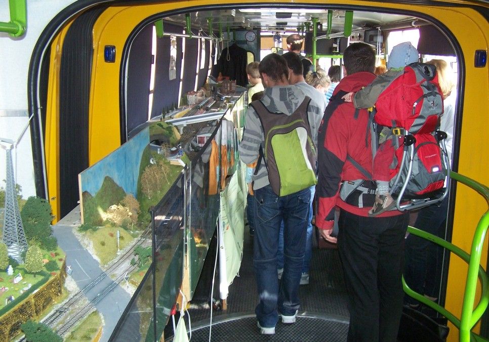 Az öko-buszban egy hatalmas terepasztal is megtekinthető volt, mely az Ikarus 280 elejétől a végig betöltötte a teret
