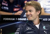 F1: Rosberg kigúnyolta Hamiltont 9