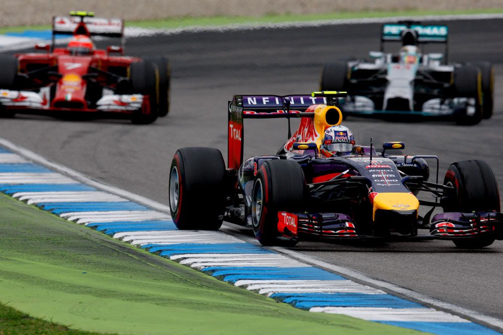 F1: Szándékosan lassítja magát a Red Bull 15