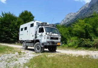 Tűzoltóautóból épített lakóautót