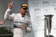 F1: Renault-motorral is nyerne a Mercedes 102