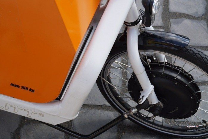 Jönnek a teherbiciklik Budapestre 46 A villanymotor a pedálozás mellé ad segítséget, bár vannak gázkaros e-bikeok is. De ha nem tekerünk, drasztikusan csökken a hatótáv.