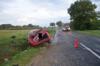 A nap képe – vízelvezető árokba sodródott autó 10