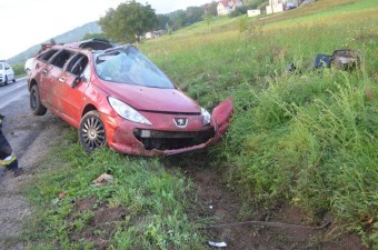 A nap képe - vízelvezető árokba sodródott autó