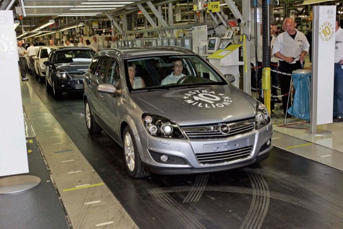 Mi lesz az olcsó családi Opellel? 16 A H Astrából a Classic III Bochumból érkezett 2010 és 2013 között. Bár idén nincs már a kínálatban, az Opel-eladásokon nem látszik meg a hiánya