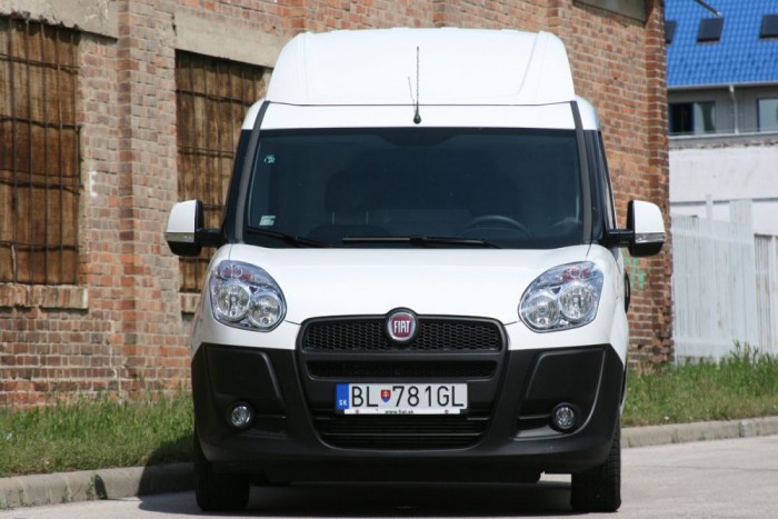 Tesztünkön 6,4 l/100 km átlagfogyasztást mértünk, fele-fele arányban járva Budapesten és országúton