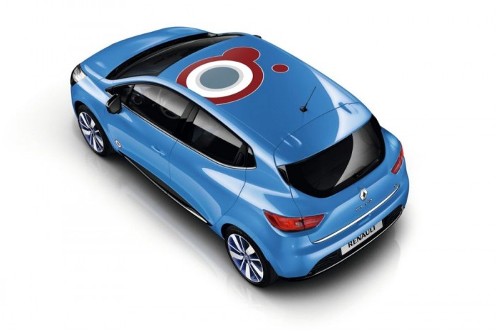 Marketingtrükk a mezítlábas alapmodell 1 Csenget a kassza az autót egyedivé tevő matricák, dekorációs elemek eladása után. Jó példa ennek kihasználására az Opel Adam, MINI és a FIAT 500