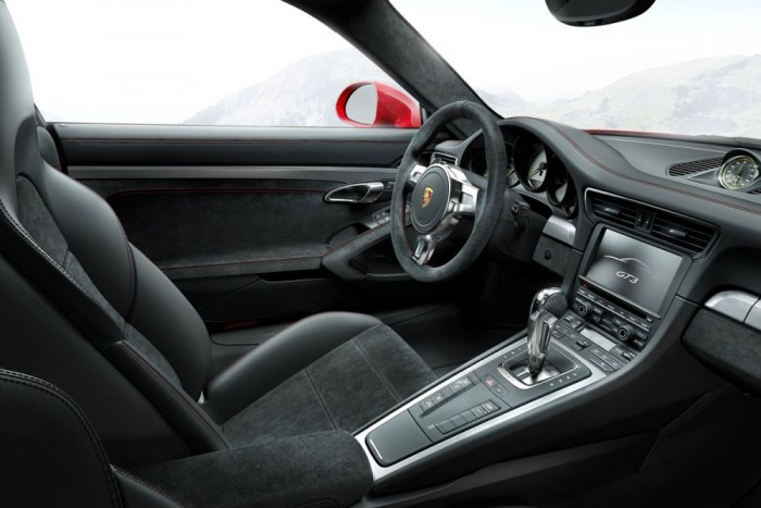 911 GT3 – 9000. És ez csak a kezdet! 70 Ideális az üléshelyzet, tökéletes a kormány fogása, optimális az oldaltartás és emberfeletti a hanghatás