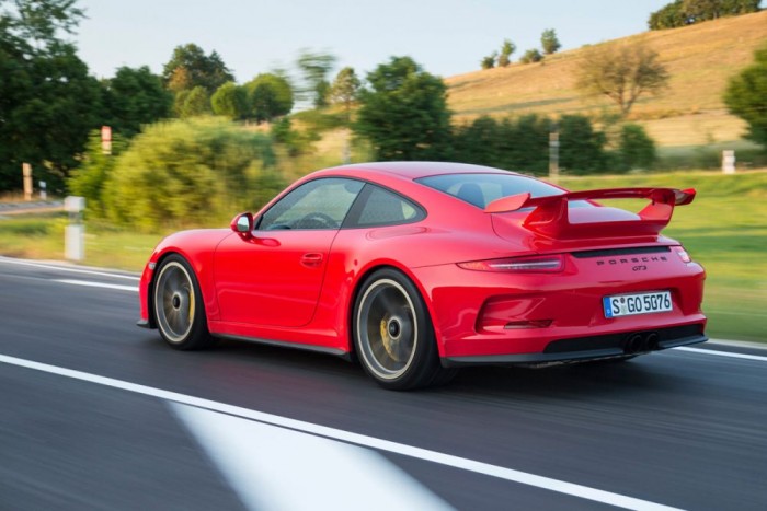 911 GT3 – 9000. És ez csak a kezdet! 74 200 km/óránál 29 kg leszorítóerőt termel a hátsó légterelő. A végsebesség 315 km/óra