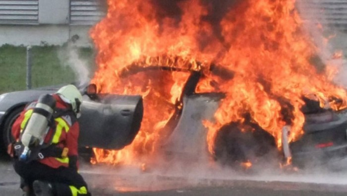 911 GT3 – 9000. És ez csak a kezdet! 77 Sikerült elhárítani a bajt, várhatóan nem ég porig több 991-es GT3 konstrukciós hiba következményeként