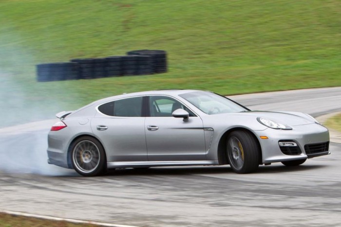 A Porschének sem jön be minden? 5 Alapelvárás, hogy minden Porsche kategóriájának legsportosabb autója legyen. Ez eddig a dízel és a hibrid Panamerára is áll