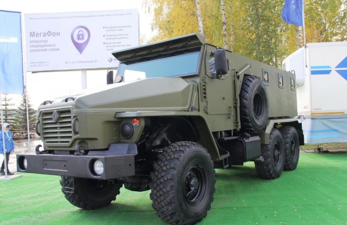 Páncélosokkal erősítenek az oroszok