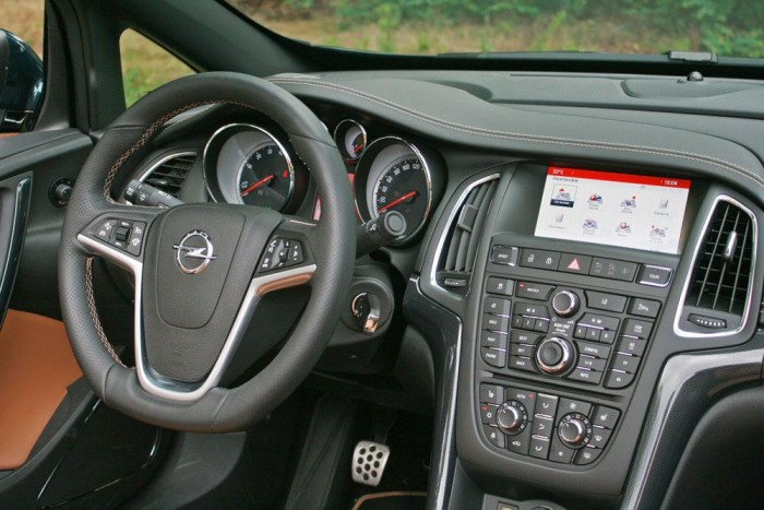 Masszív benyomást kelt a belső