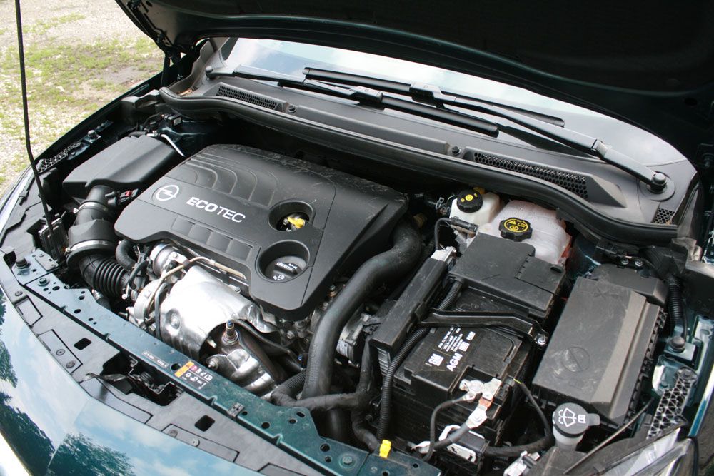 Ideális a 200 lóerős motor az 1,7 tonnás Opelbe