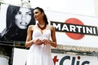 Állítólag Jessica Pace a Martini reklámmal elvonta a Forma-1-es pilóták figyelmét