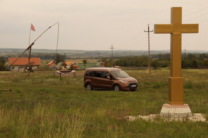Amiből kiröhögöd a családi kombikat 9 | Vezess Ford Gran Tourneo Connect a magyar tájban (Csákvár, hősi emlékhely)
