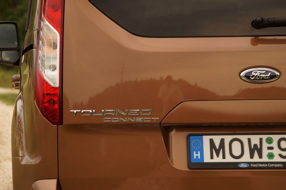 Amiből kiröhögöd a családi kombikat 15 Teljes neve: Ford Grand Tourneo Connect