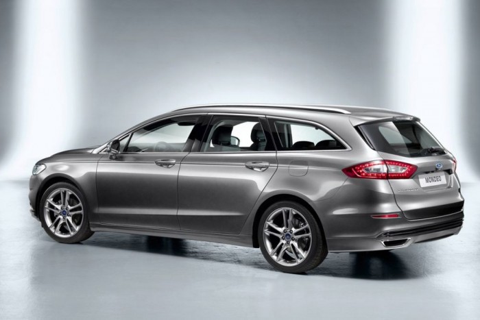 200 000 forinttal kerül többe az ötajtósnál a kombiváltozat