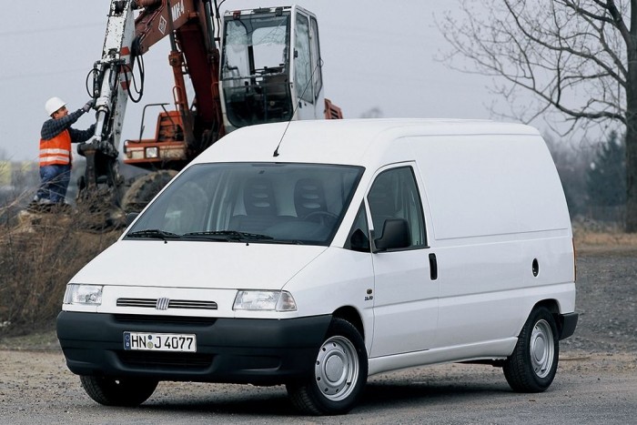 19 éves gyári fotó: akkor volt új a Jumpy-Expert-Scudo trió első generációja