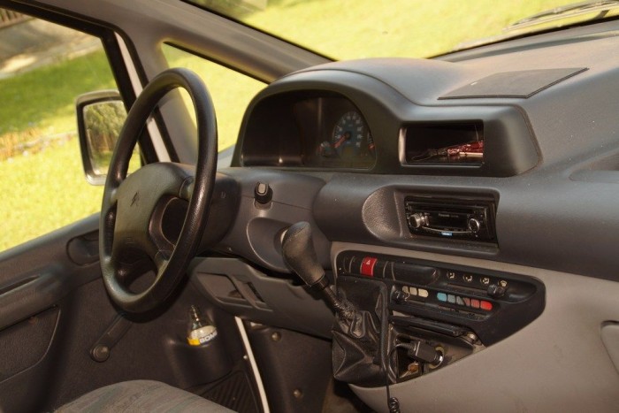 A vezetési ergonómia nem rossz, a széles kabinban bezártságérzetünk sincs